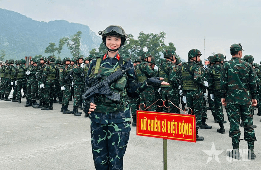 Nữ chiến sĩ xứ Quảng giữa nắng hè Thủ đô