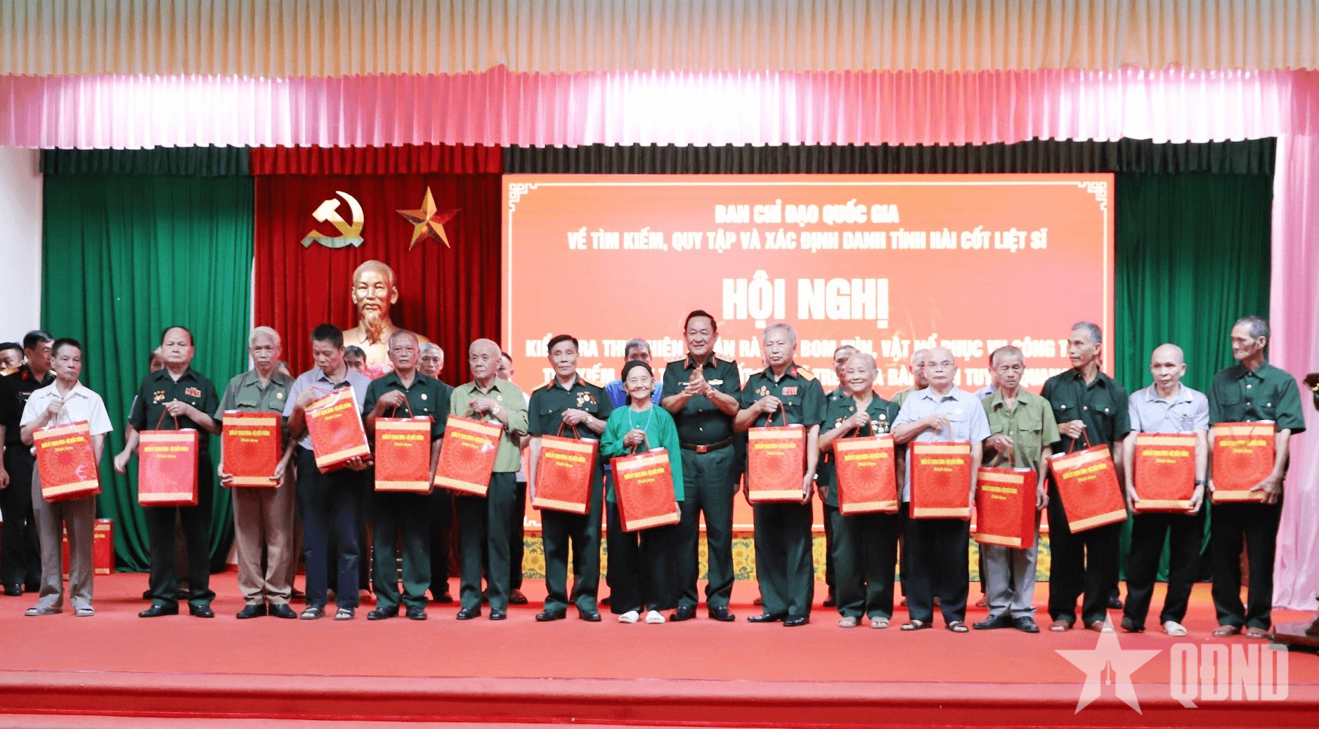 Thượng tướng Võ Minh Lương kiểm tra thực hiện dự án rà phá bom mìn, vật nổ tìm kiếm, quy tập hài cốt liệt sĩ tại Tuyên Quang