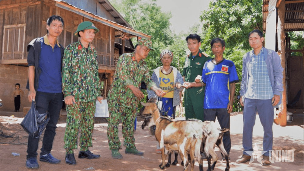 Xây mô hình giúp người dân vươn lên thoát nghèo