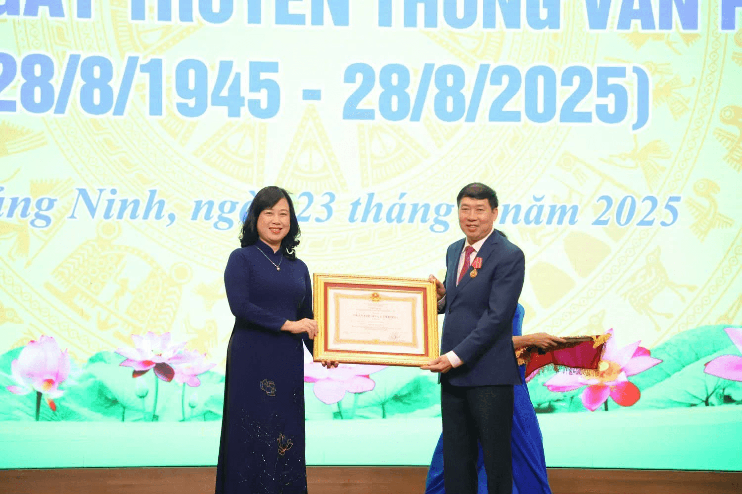 Vinh danh những đóng góp thầm lặng của cán bộ văn phòng ngành y tế