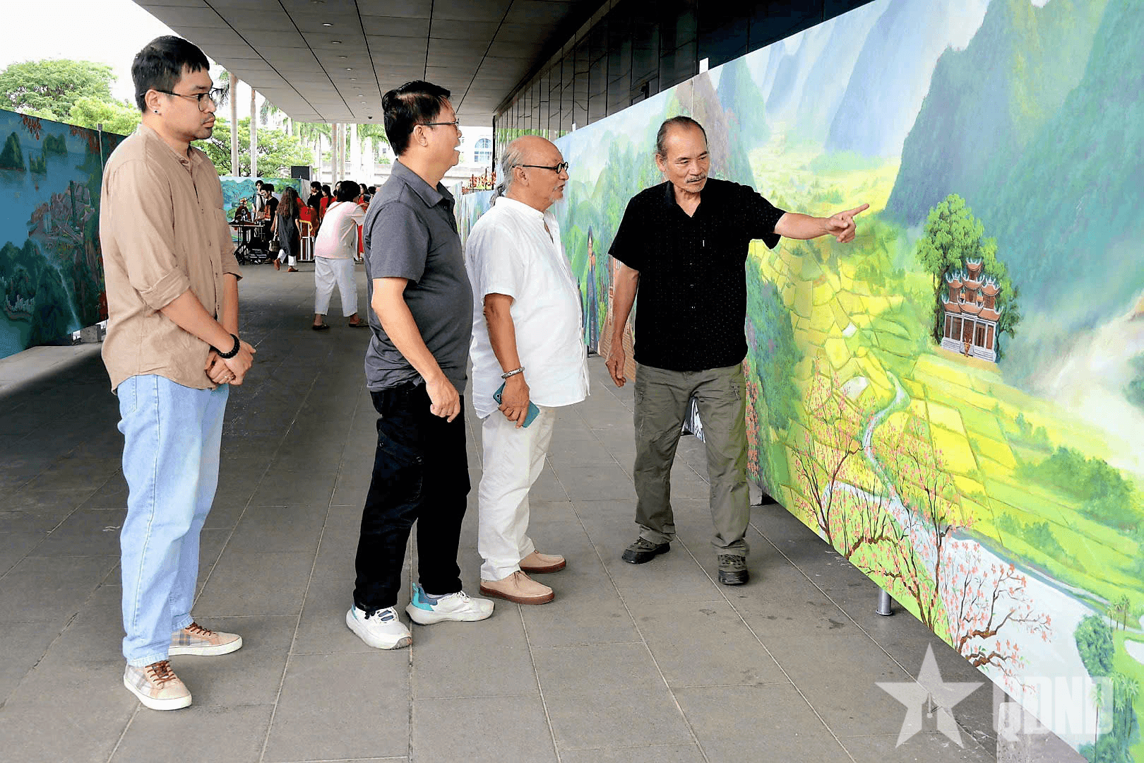 Ấn tượng triển lãm tranh “Chào Việt Nam - Quê hương tôi” của họa sĩ Ngô Bá Hoàng