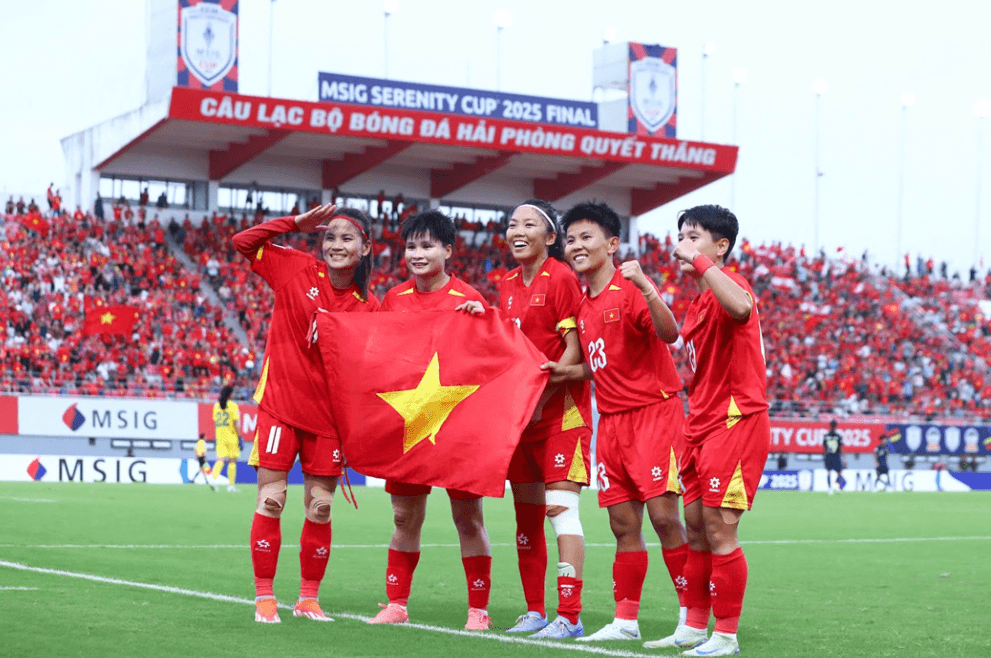 Tranh ngôi hậu ở xứ chùa vàng