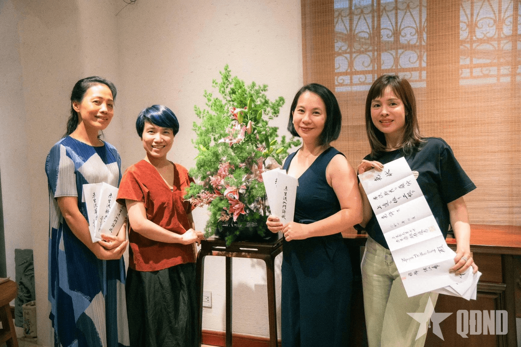 Người kể chuyện bằng hoa