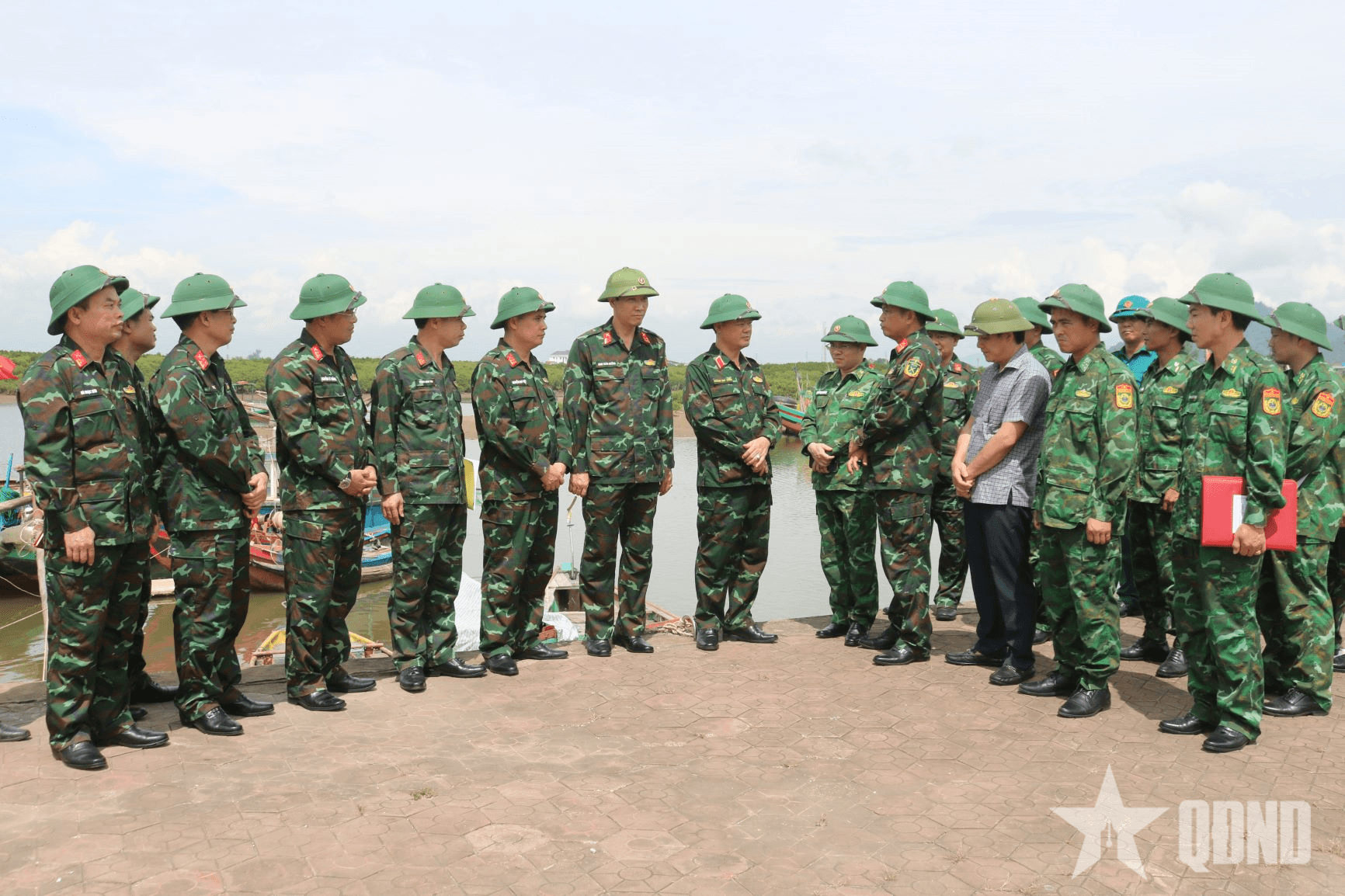 Hà Tĩnh: Dừng các cuộc họp chưa cần thiết, tập trung phòng, chống bão số 5