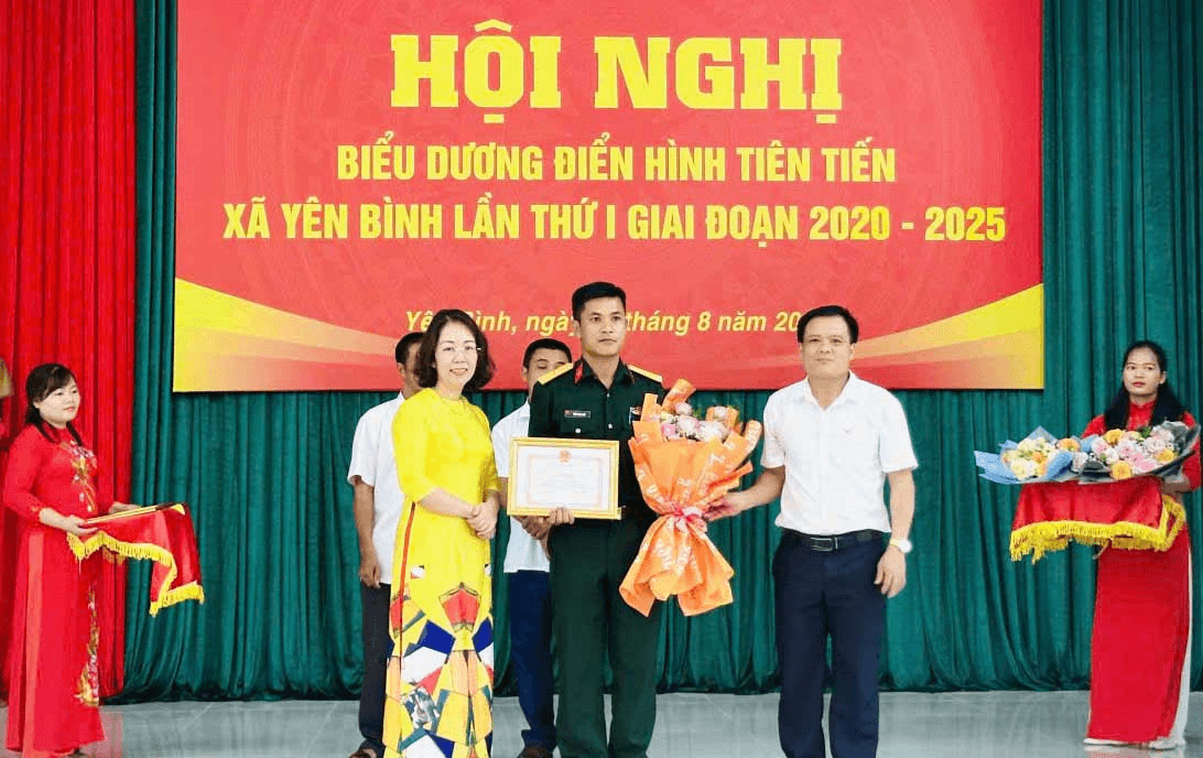 Thiếu tá QNCN Trần Ngọc Anh dũng cảm cứu người trong dòng nước xiết