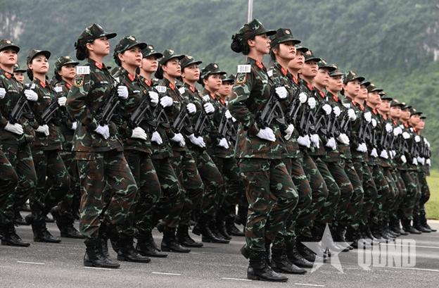 Những "bông hồng thép" viết tiếp bản hùng ca