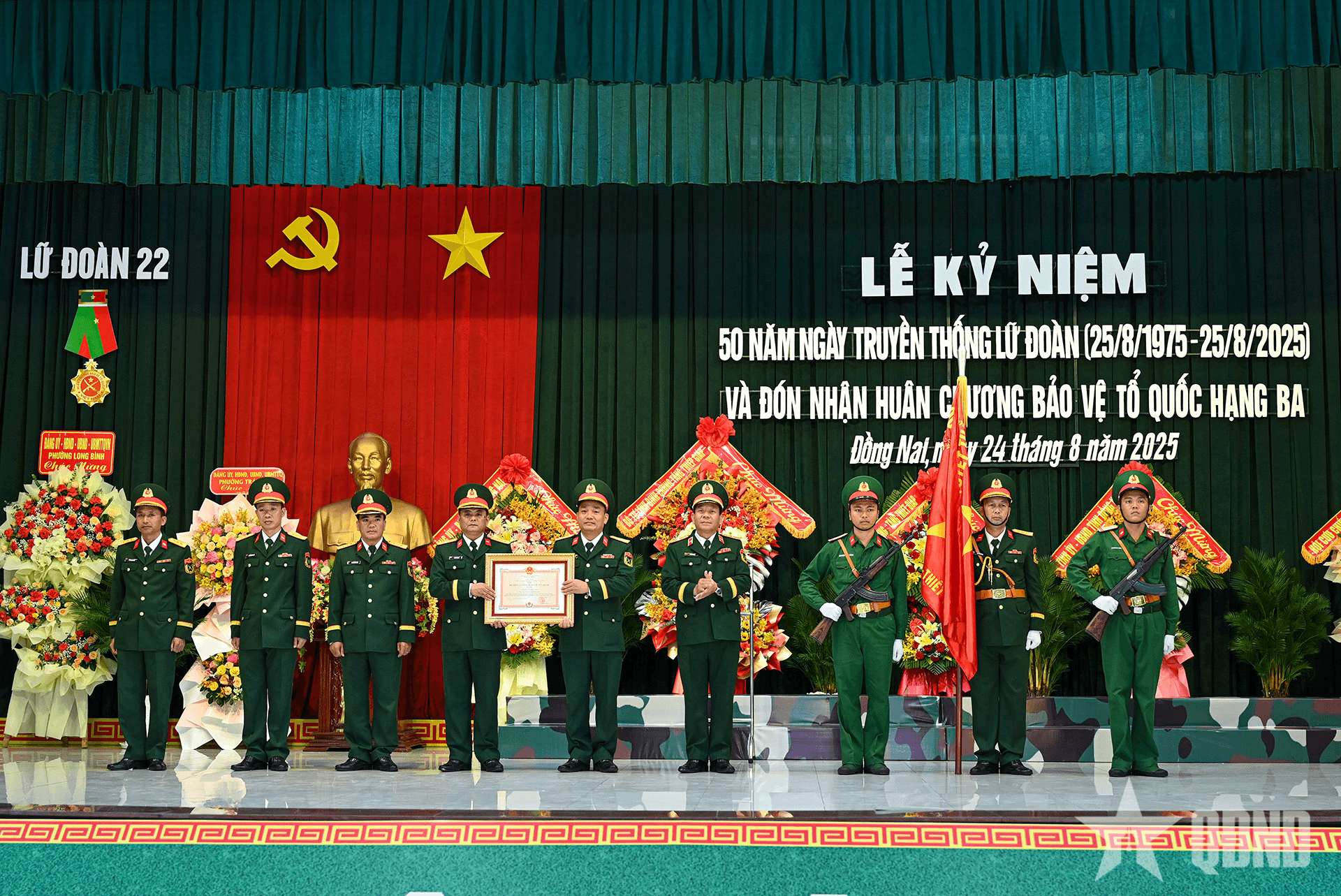 Lữ đoàn Tăng thiết giáp 22 đón nhận Huân chương Bảo vệ Tổ quốc hạng Ba
