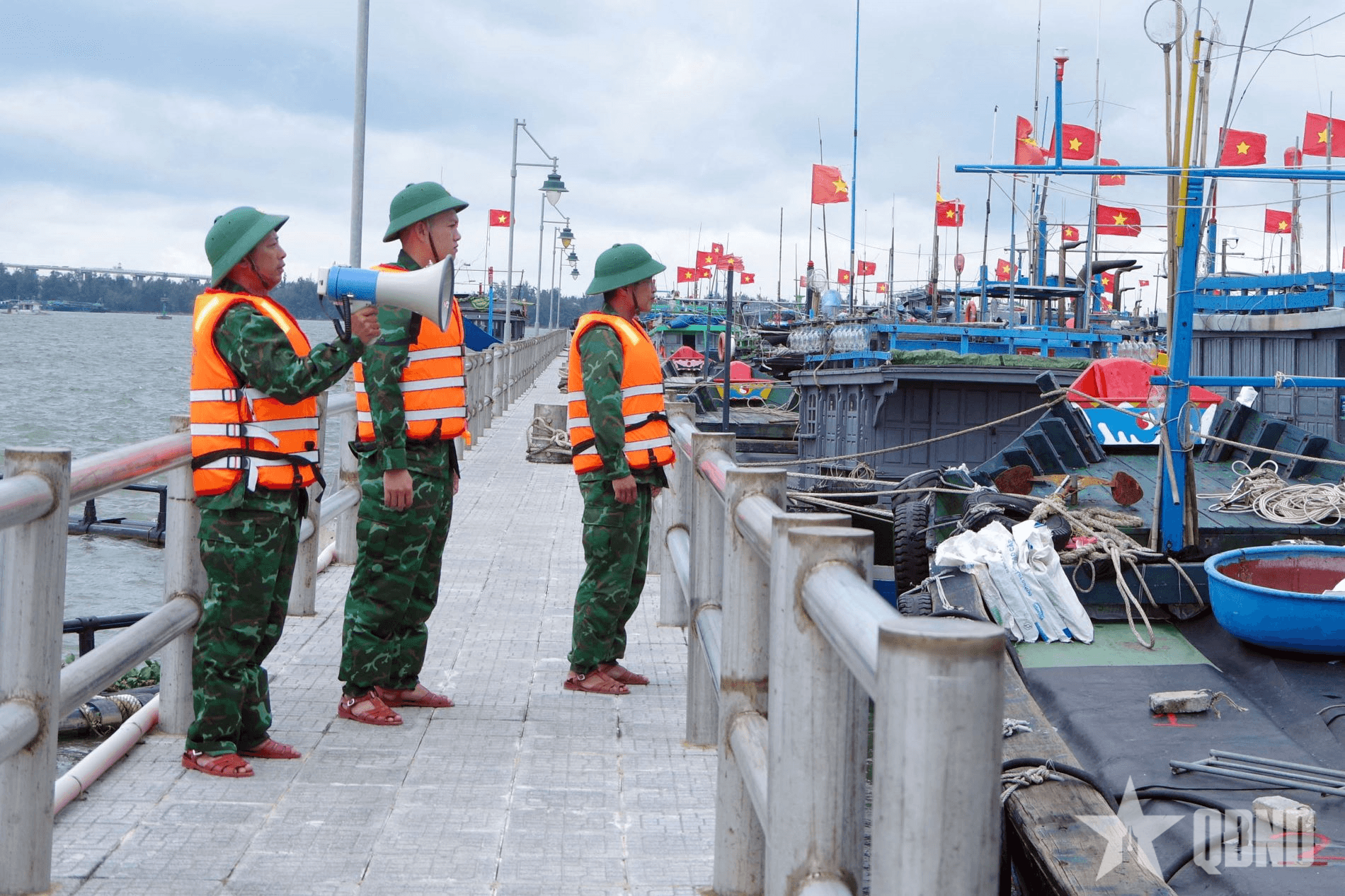 Hơn 1.000 tàu cá của ngư dân thành phố Huế đã vào nơi tránh trú an toàn