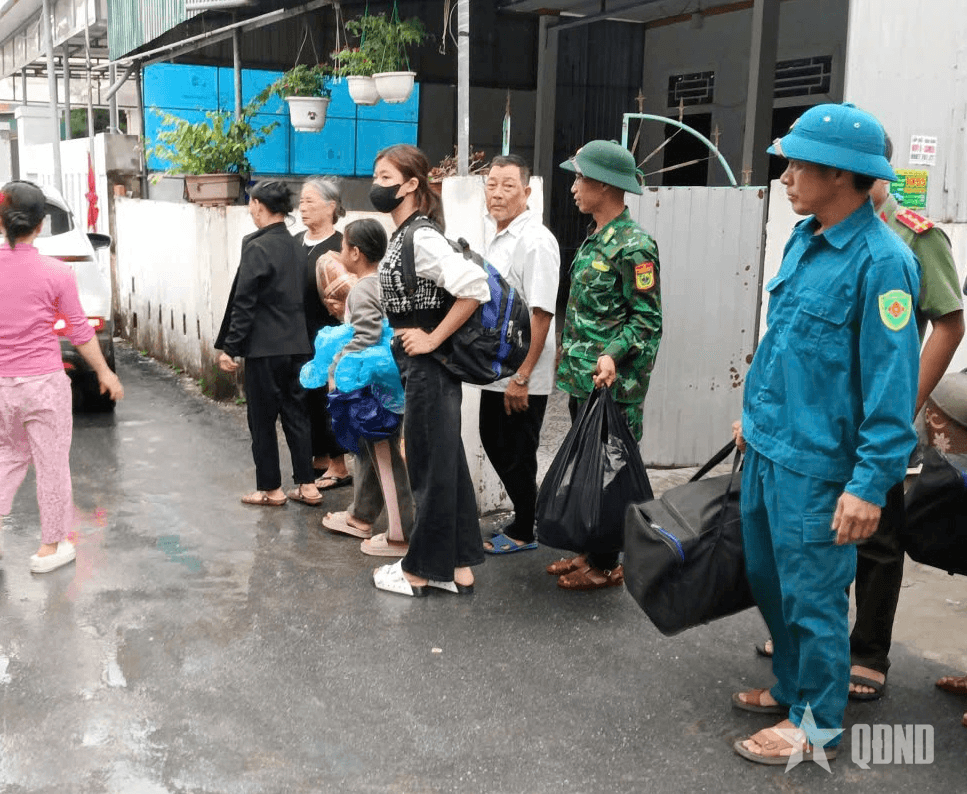 Các địa phương, đơn vị trên địa bàn Quân khu 4 sơ tán dân phòng tránh bão số 5