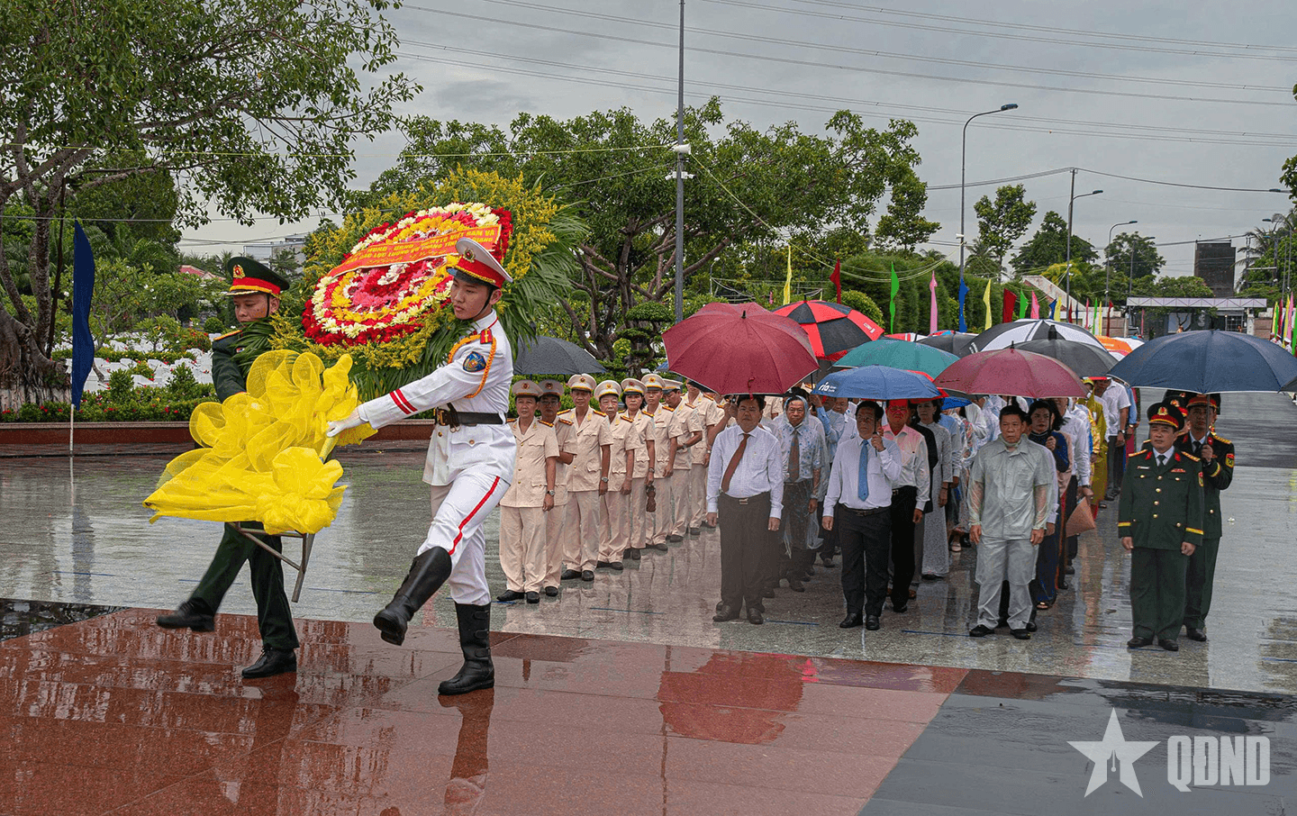 An Giang: Viếng Nghĩa trang liệt sĩ