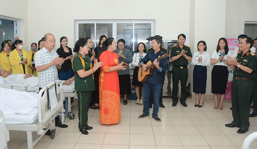 Ấm nồng tiếng hát tri ân