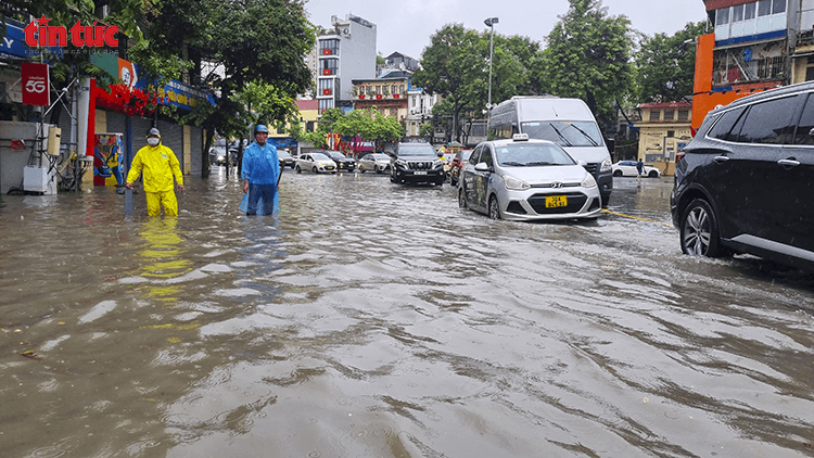 12 tỉnh Bắc Bộ và Trung Bộ đề phòng lũ quét, sạt lở đất