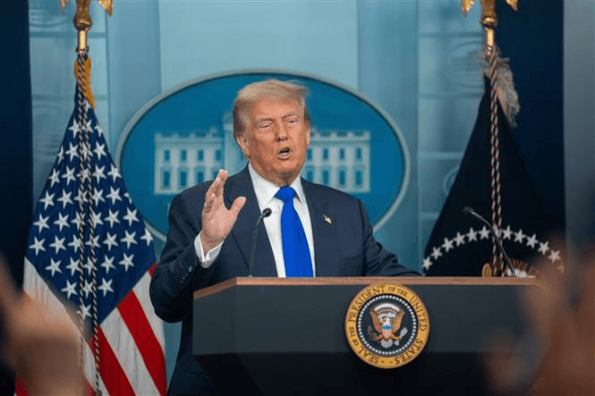 Tổng thống D.Trump dọa tăng thuế với các nước đánh thuế kỹ thuật số
