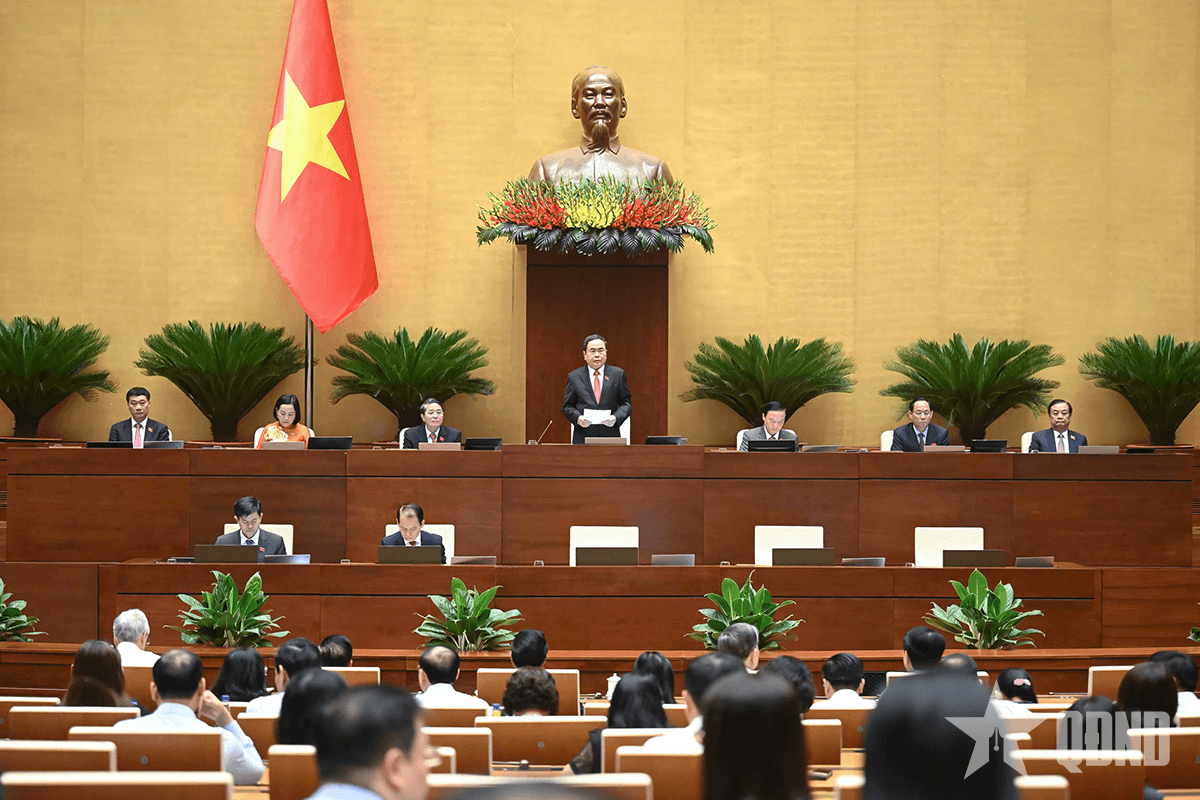 Nhìn lại 80 năm hoàn thiện “thần linh pháp quyền”