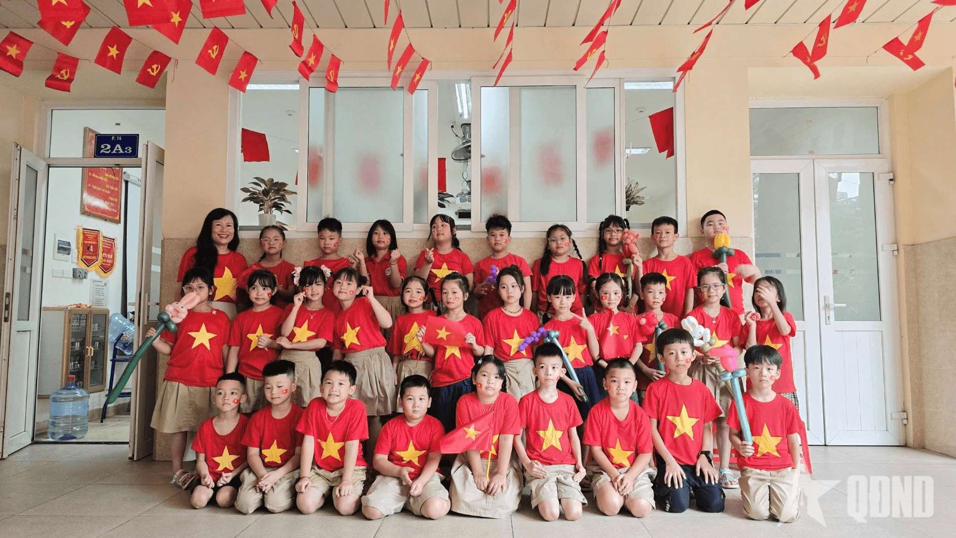 Học sinh Thủ đô háo hức đón mừng Đại lễ