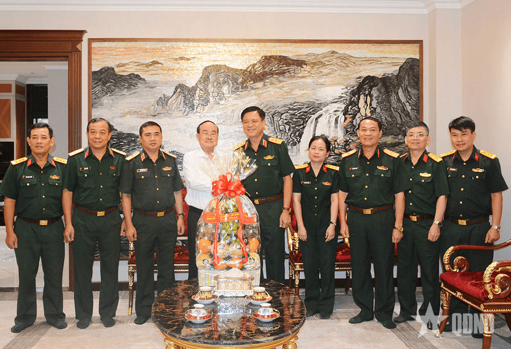 Thượng tướng Nguyễn Trường Thắng thăm, tặng quà các đồng chí nguyên lãnh đạo Bộ Quốc phòng