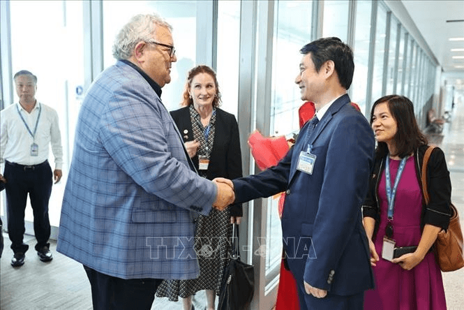 Chủ tịch Quốc hội New Zealand đến Hà Nội, bắt đầu thăm chính thức Việt Nam