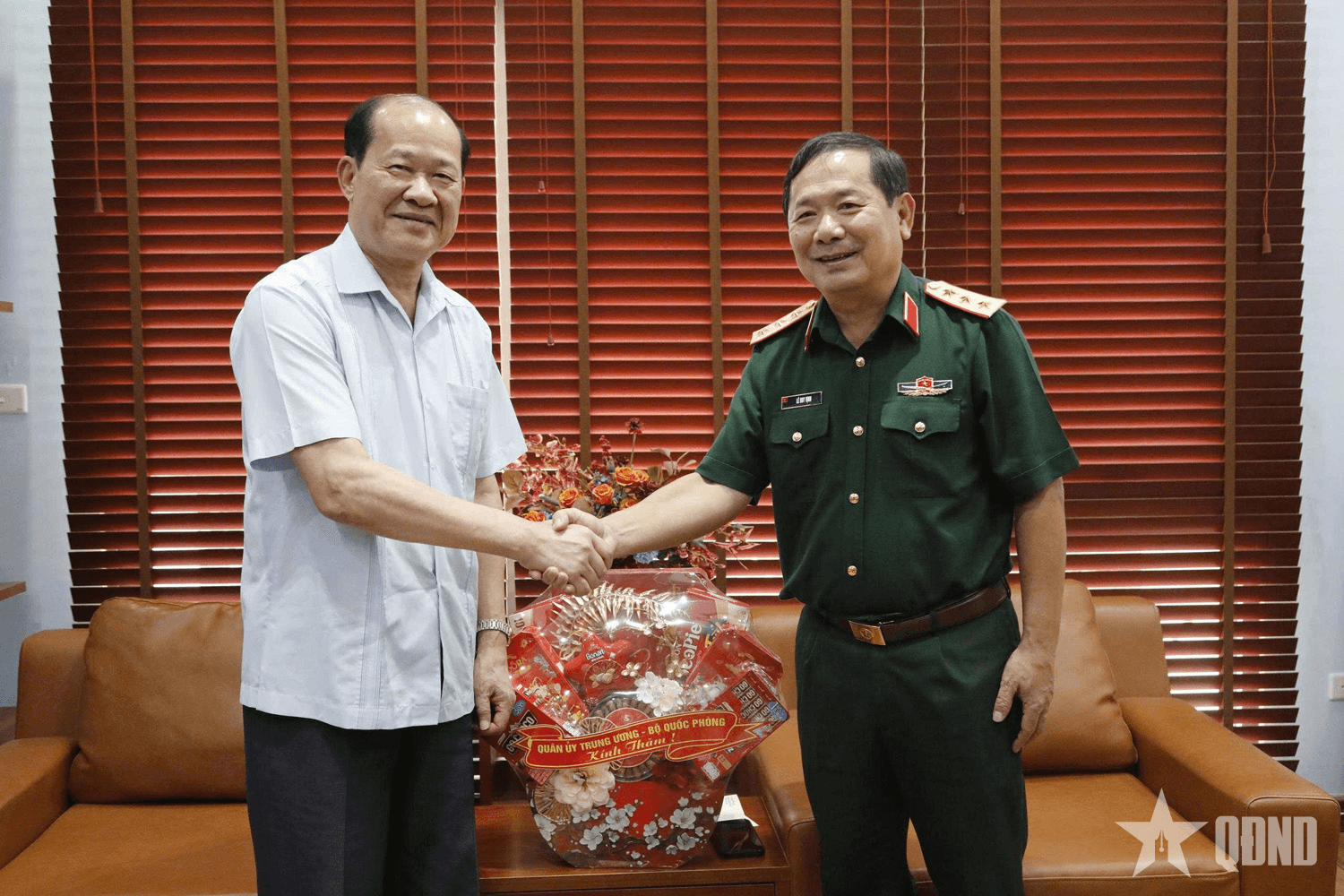 Thượng tướng Lê Huy Vịnh thăm, tri ân các đồng chí nguyên lãnh đạo Bộ Quốc phòng