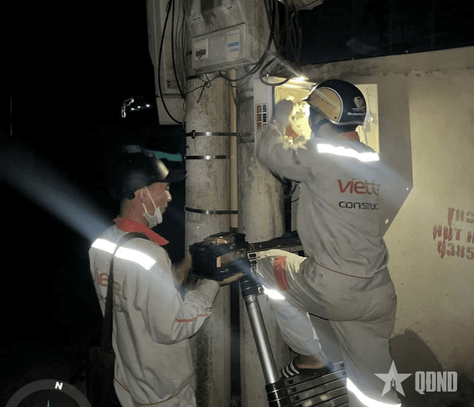 Hàng trăm nhân viên Viettel tới Nghệ An làm việc 24/24 giờ khôi phục mạng lưới sau bão số 5