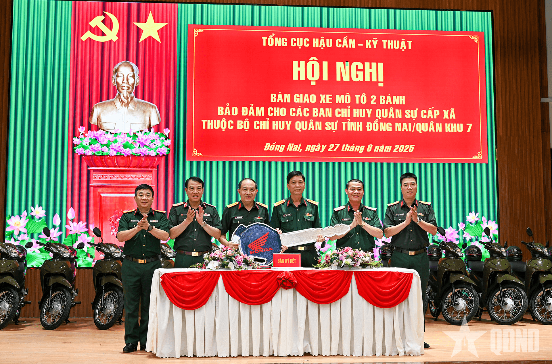 Bàn giao 190 xe mô tô cho các Ban CHQS cấp xã thuộc Bộ CHQS tỉnh Đồng Nai