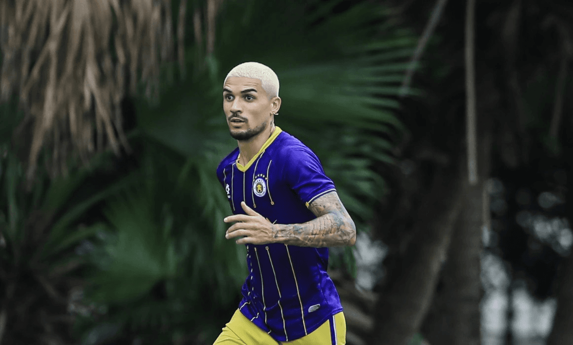 V-League có cầu thủ Đỗ Hoàng Hên