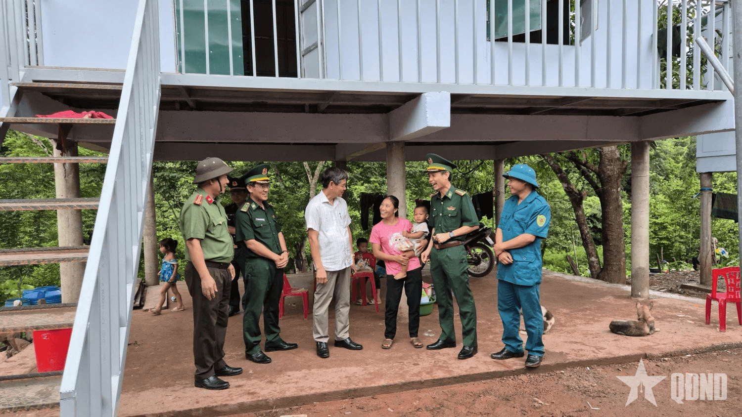 Bàn giao công trình xóa nhà tạm, nhà dột nát tặng đồng bào dân tộc thiểu số