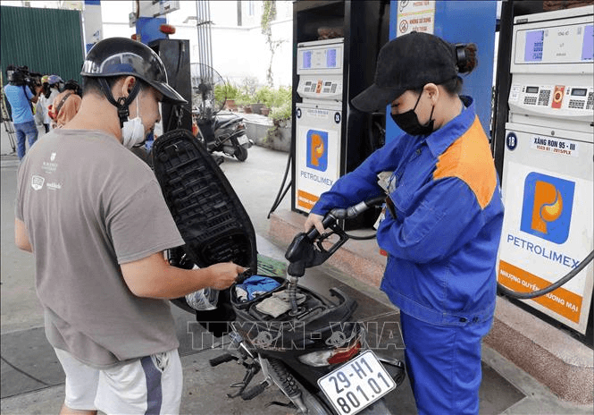 Từ chiều nay (28-8): Giá xăng dầu đồng loạt tăng
