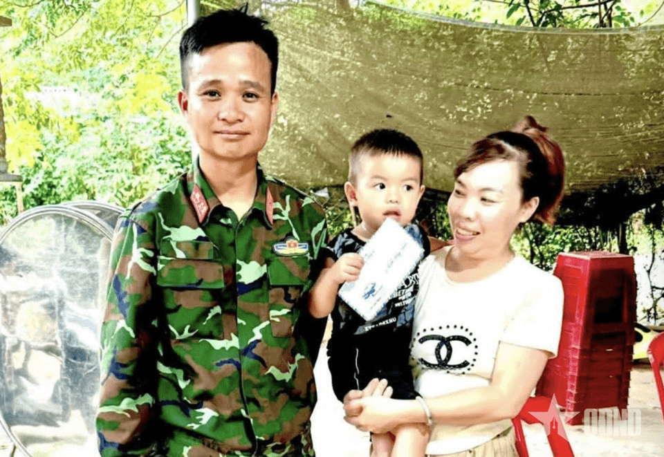 Đề nghị khen thưởng 3 quân nhân cứu sống cháu bé bị đuối nước