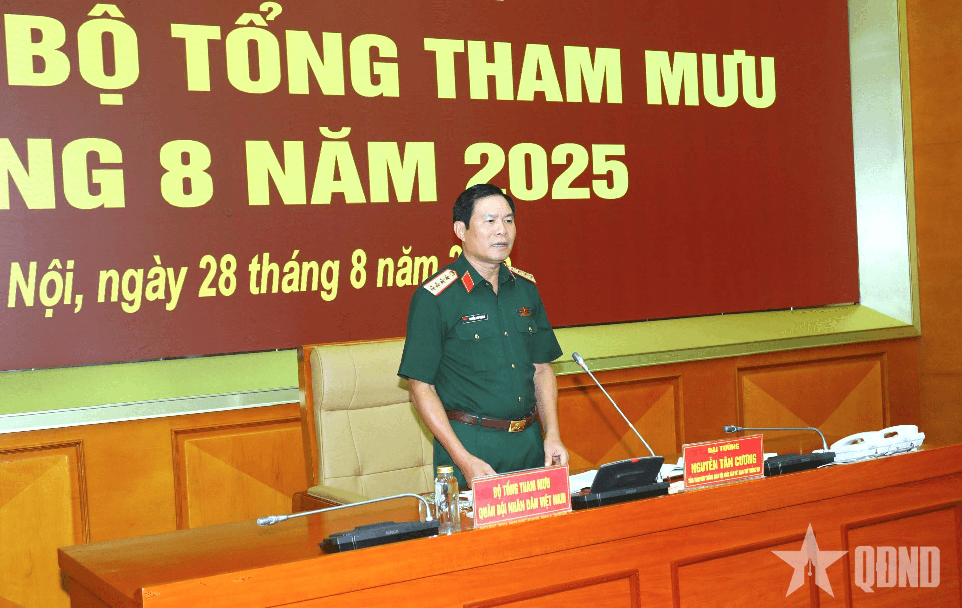 Đại tướng Nguyễn Tân Cương chủ trì giao ban Bộ Tổng Tham mưu tháng 8