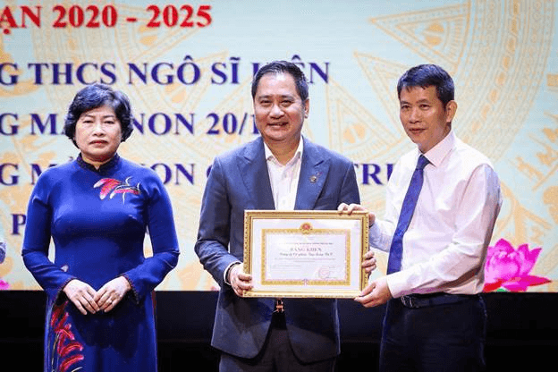 Tập đoàn T&T vinh dự nhận bằng khen của UBND thành phố Hà Nội