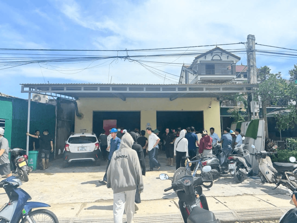 Hà Tĩnh: Hai vợ chồng tử vong nghi do ngạt khí, hai cháu nhỏ nguy kịch