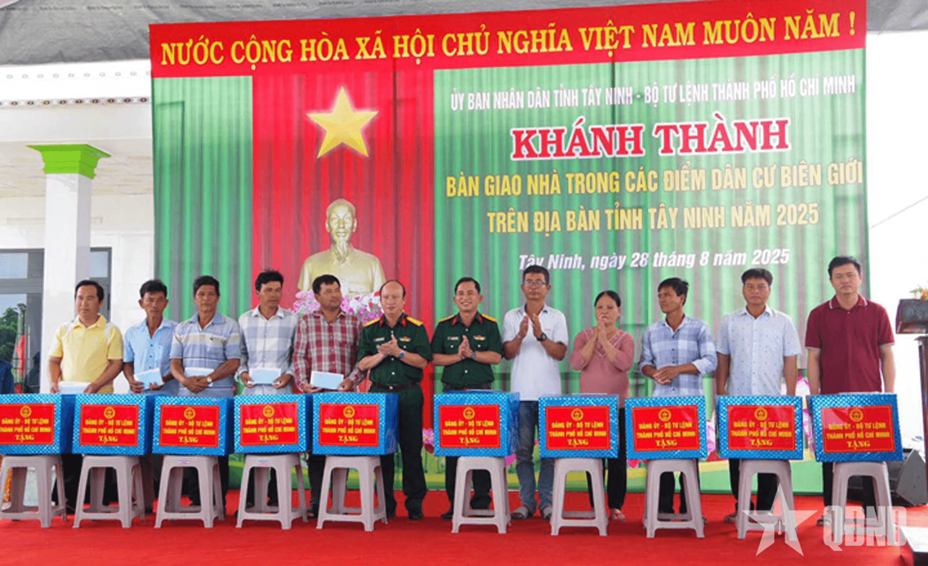 Bàn giao 30 căn nhà tại điểm dân cư biên giới tỉnh Tây Ninh