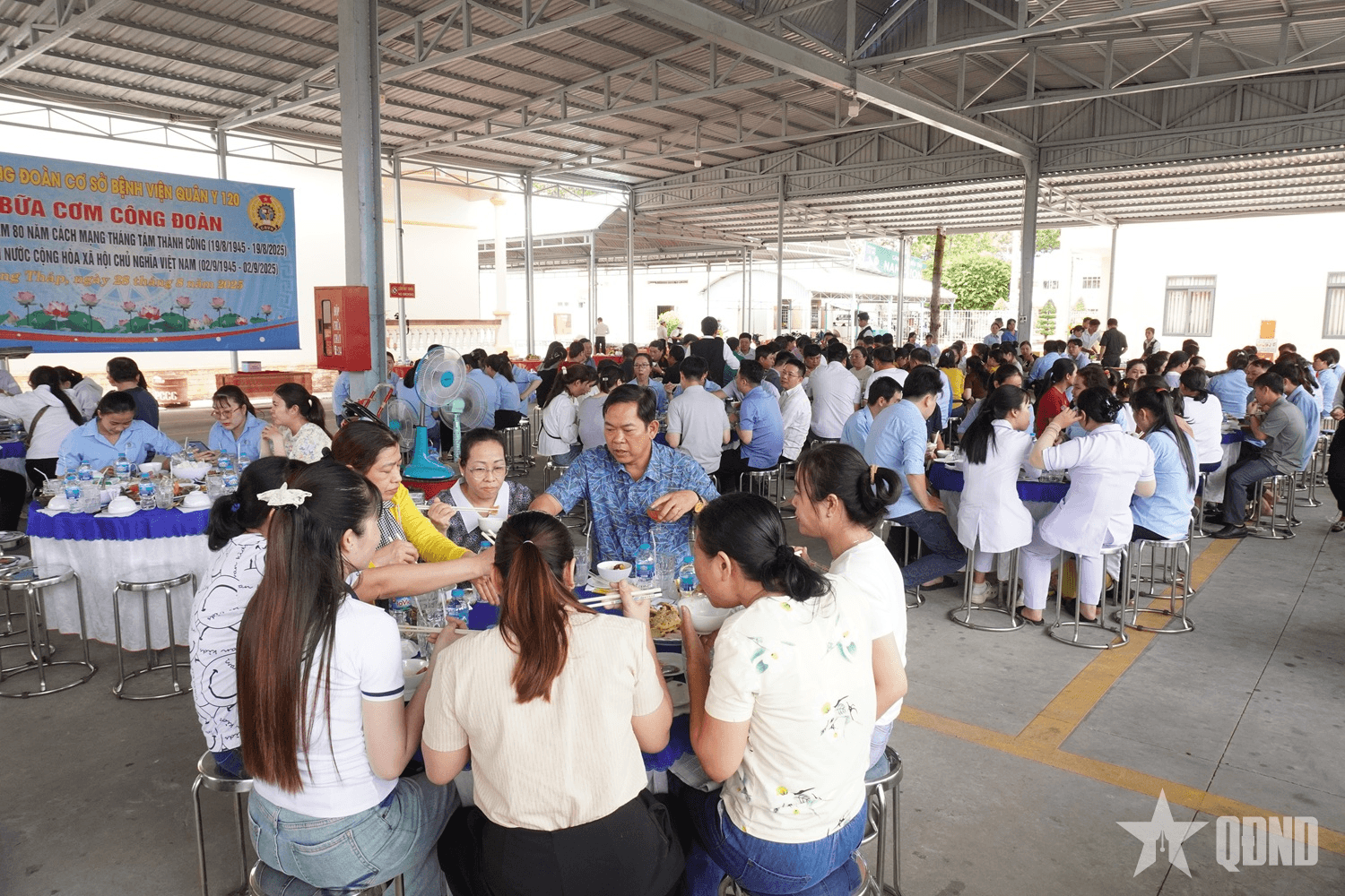 Quân khu 9: Bệnh viện Quân y 120 tổ chức "Bữa cơm công đoàn"