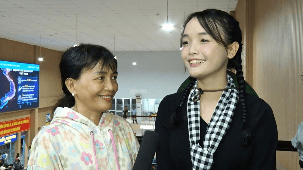 Hai thế hệ chung nhịp quân hành