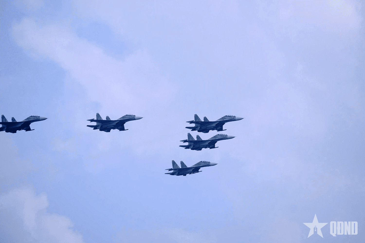 Xem Su-30MK2 bay luyện tập qua Quảng trường Ba Đình