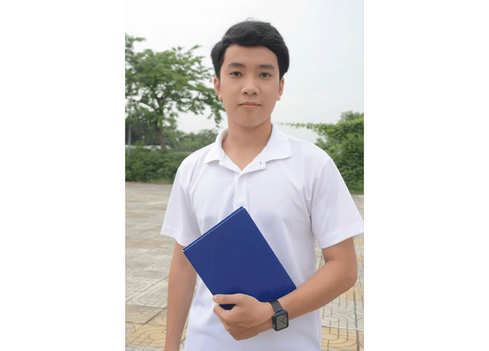 Phấn đấu xứng đáng với lời tuyên thệ