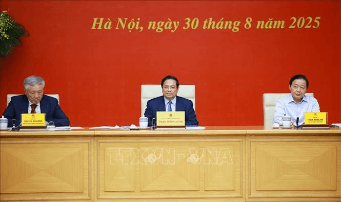 Thủ tướng Phạm Minh Chính: Việc xây dựng bộ tiêu chuẩn, quy chuẩn về đường sắt tốc độ cao chậm so với yêu cầu