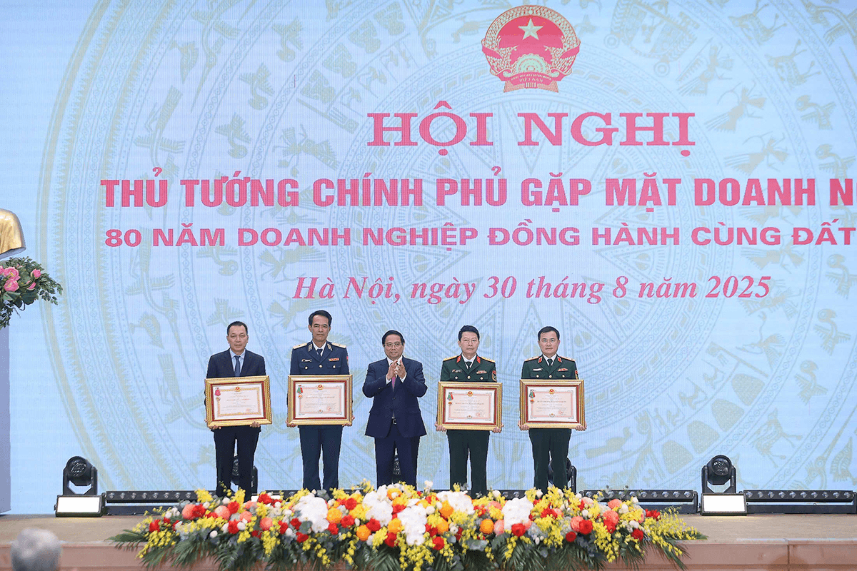 Viettel đón nhận Huân chương Bảo vệ Tổ quốc hạng Nhất