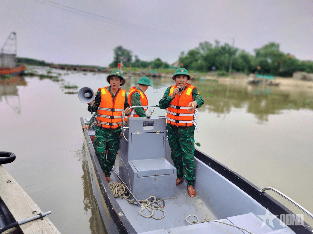 Bộ đội Biên phòng tỉnh Nghệ An kêu gọi tàu, thuyền tránh trú bão số 6