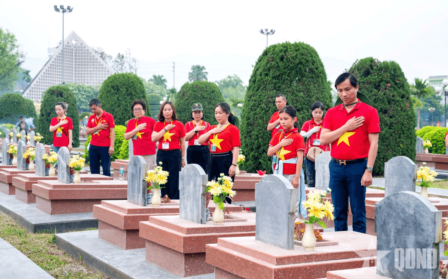 Với tay là chạm vào lịch sử