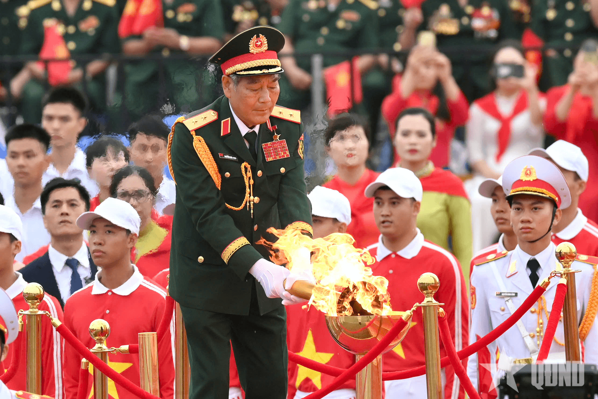 Anh hùng phi công và sứ mệnh thắp ngọn lửa truyền thống tại Lễ kỷ niệm Quốc khánh 2-9