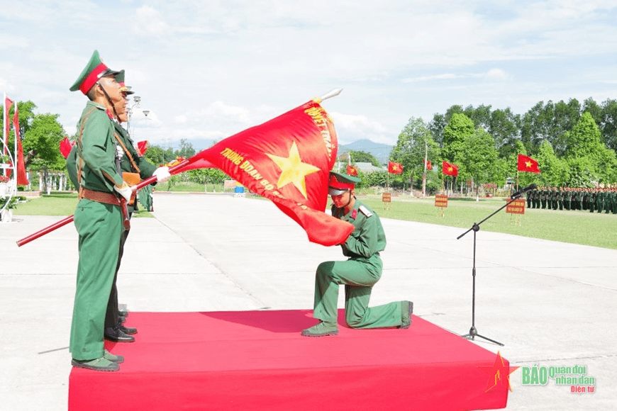 Ngày Quốc khánh nghĩ về người chiến sĩ và lá cờ Tổ quốc