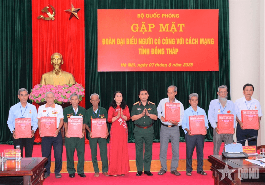 Bộ Quốc phòng ban hành văn bản mới về chế độ hỗ trợ, đãi ngộ người Việt Nam có công với cách mạng đang định cư ở nước ngoài