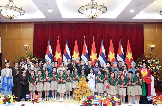 Tổng Bí thư Tô Lâm và Chủ tịch nước Lương Cường đồng chủ trì chiêu đãi cấp Nhà nước Bí thư thứ nhất Đảng Cộng sản Cuba, Chủ tịch nước Cộng hòa Cuba