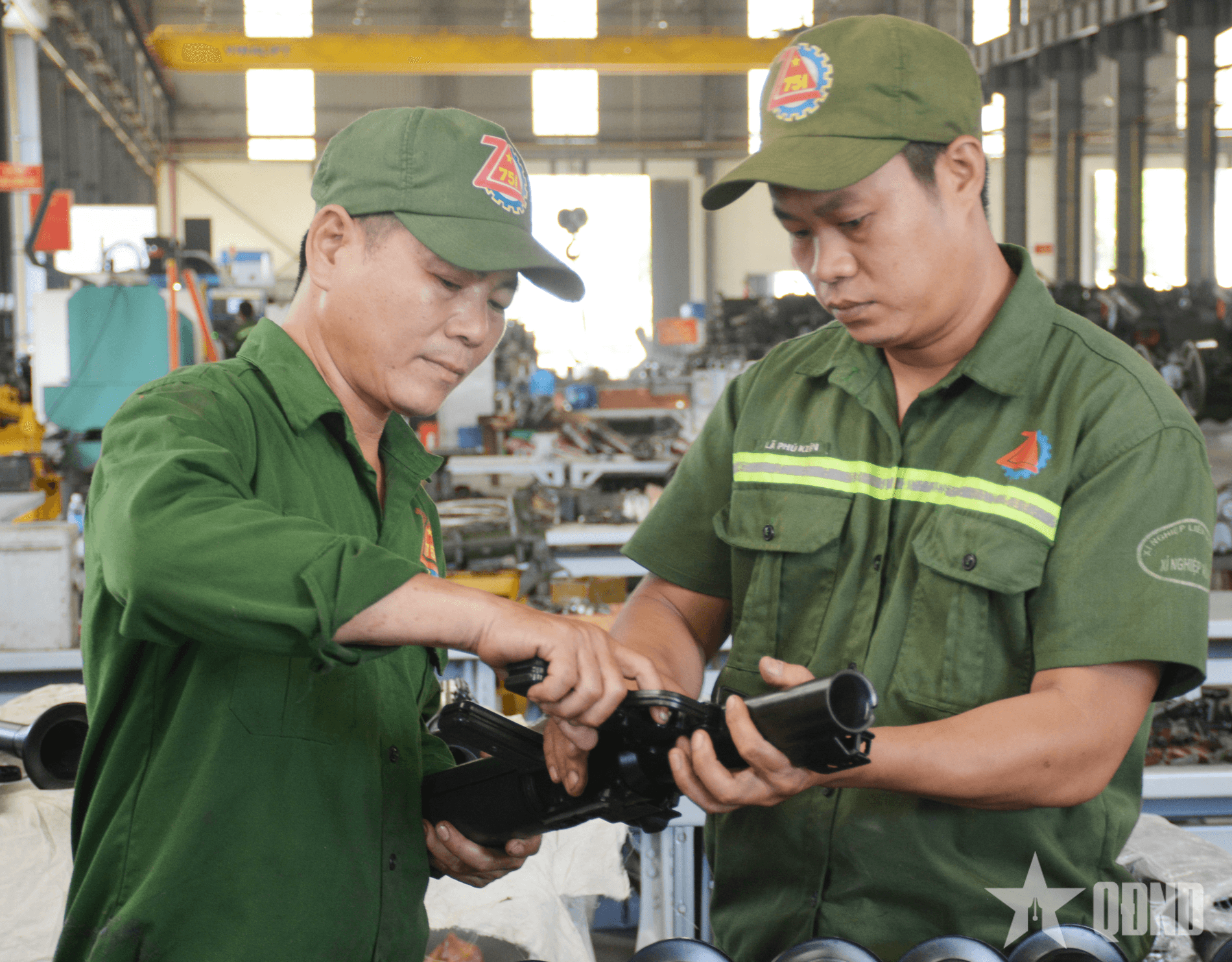 Thi đua sôi nổi ở Xí nghiệp sửa chữa vũ khí