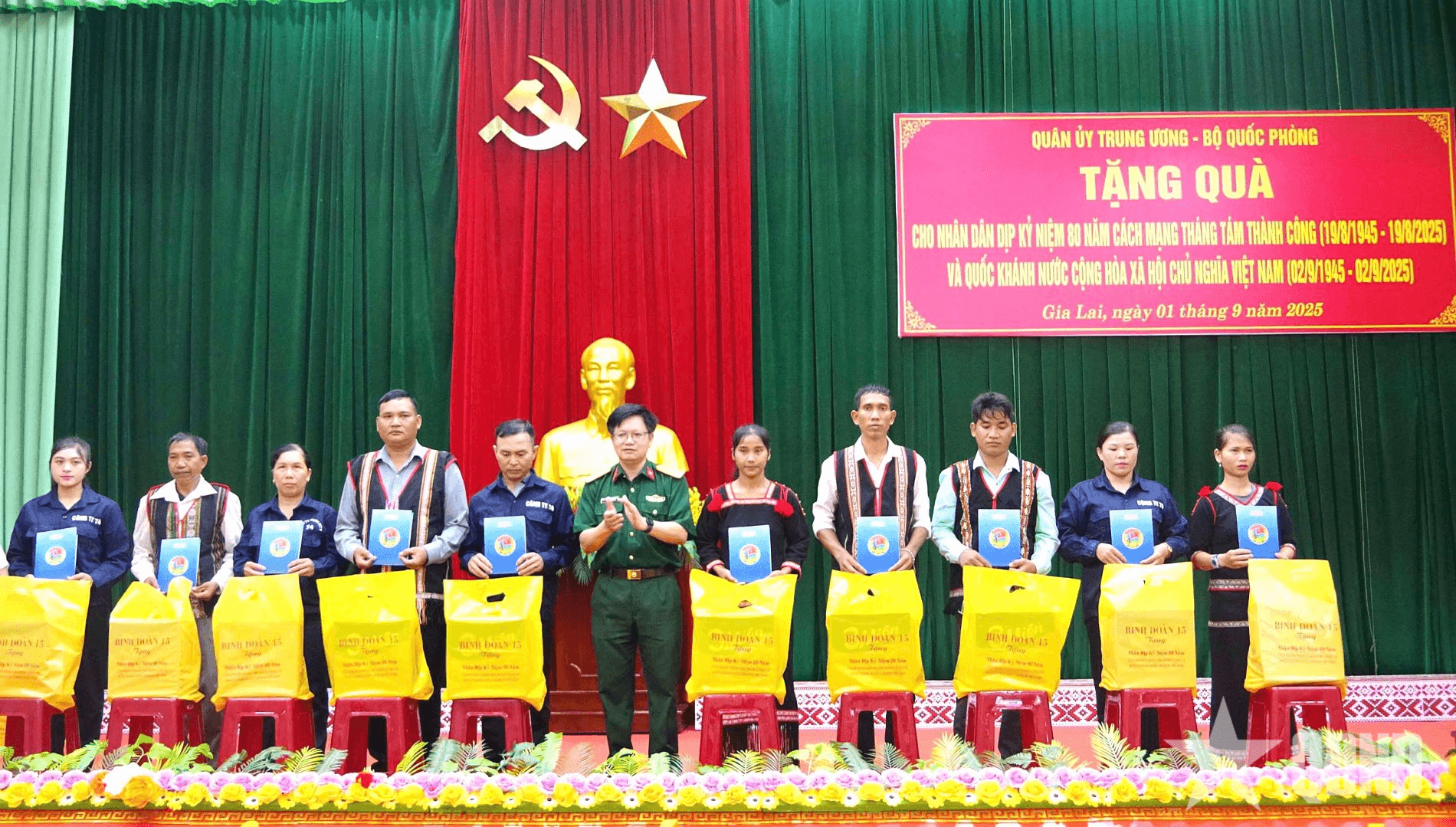 Binh đoàn 15 trao gần 14.000 suất quà tặng nhân dân nhân dịp Quốc khánh 2-9