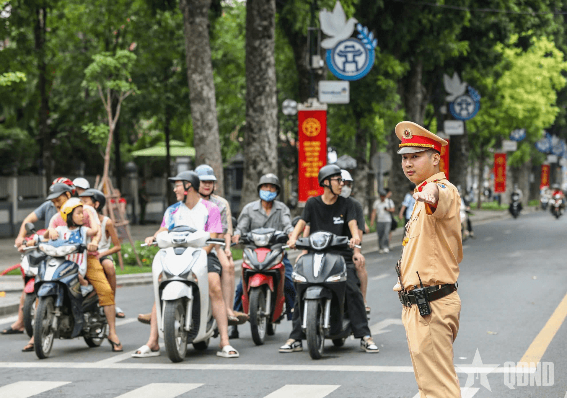 Phân luồng giao thông phục vụ Chương trình nghệ thuật đặc biệt "80 năm Hành trình Độc lập - Tự do - Hạnh Phúc"