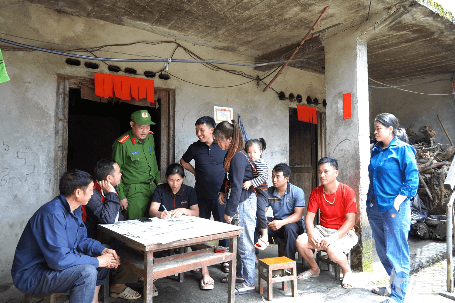 Tuyên Quang: Đồng bào xã biên giới Sơn Vĩ hân hoan đón quà Tết Độc lập
