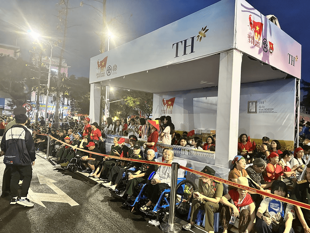 Tập đoàn TH tặng hơn 1 triệu sản phẩm cho chiến sĩ và người dân tham gia sự kiện A80