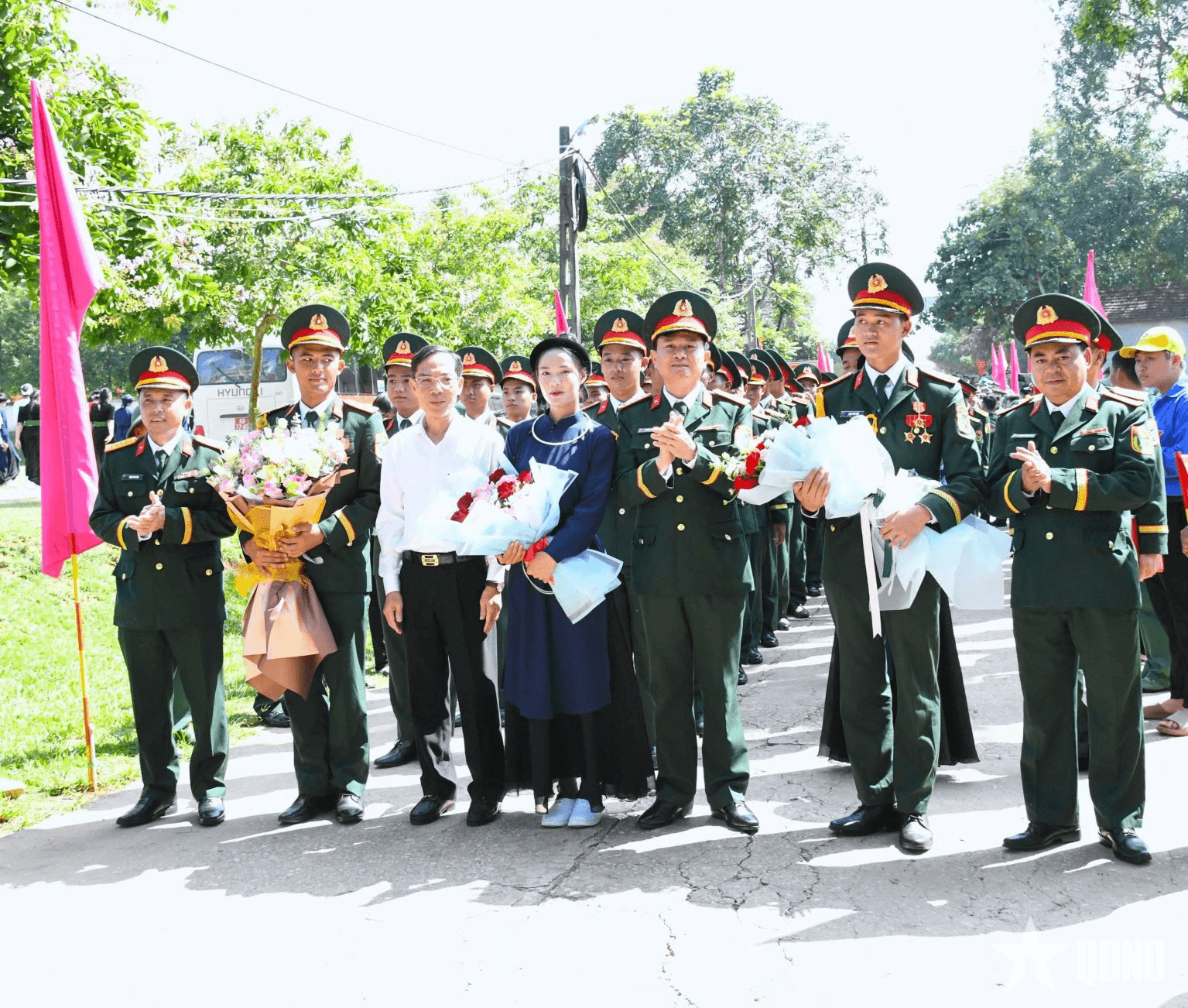 Một số đơn vị thuộc Quân khu 4 đón đoàn cán bộ, chiến sĩ hoàn thành xuất sắc nhiệm vụ diễu binh, diễu hành trở về đơn vị